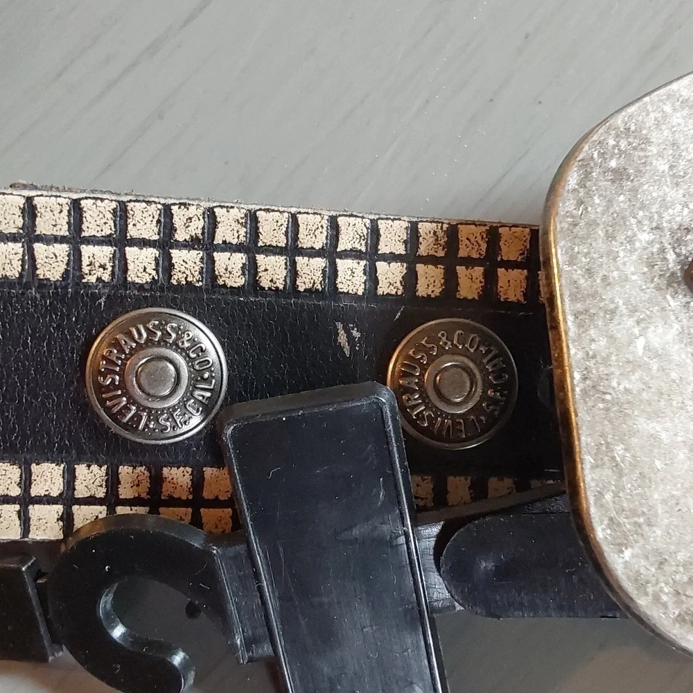 Levi's| Mens Black Leather Dress Belt W/ Fluer D Lis Silver Buckle Sz.L/ XL